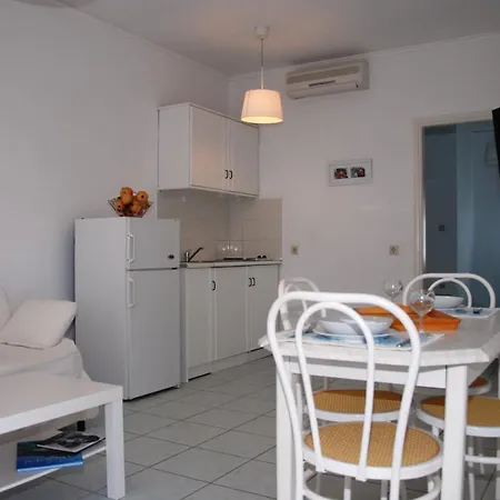 Fleria Seaside & Apts Jeráni Haníon