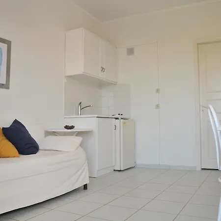 Fleria Seaside & Apts