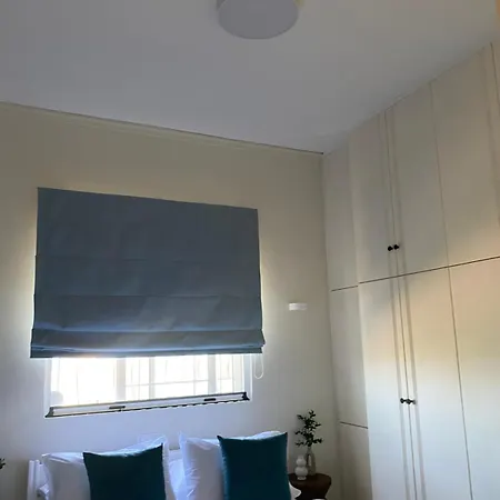 Fleria Seaside & Apts מלון דירות